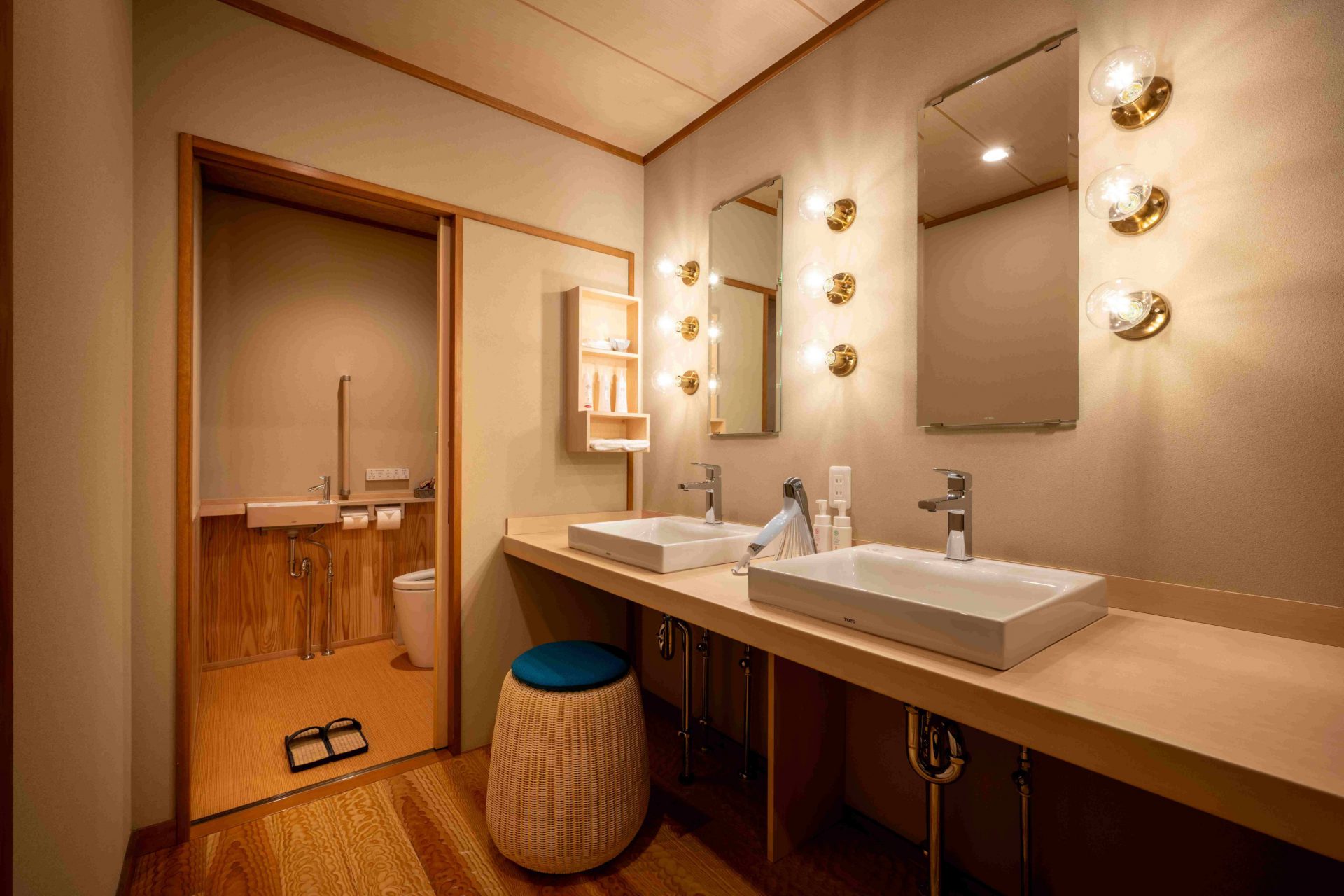 【桃】源泉かけ流し露天風呂付き和モダンベッドルーム(禁煙)