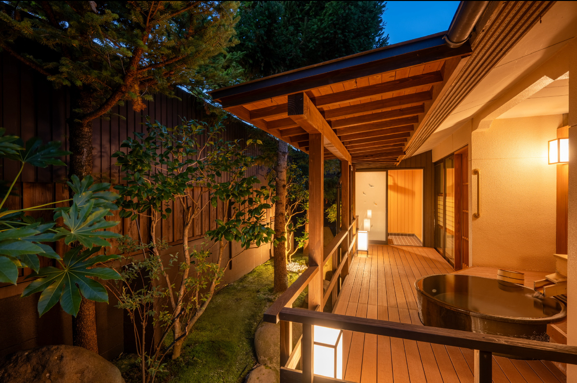 【紺青・杜若】源泉かけ流し露天風呂・ダイニング付き和洋室（禁煙）