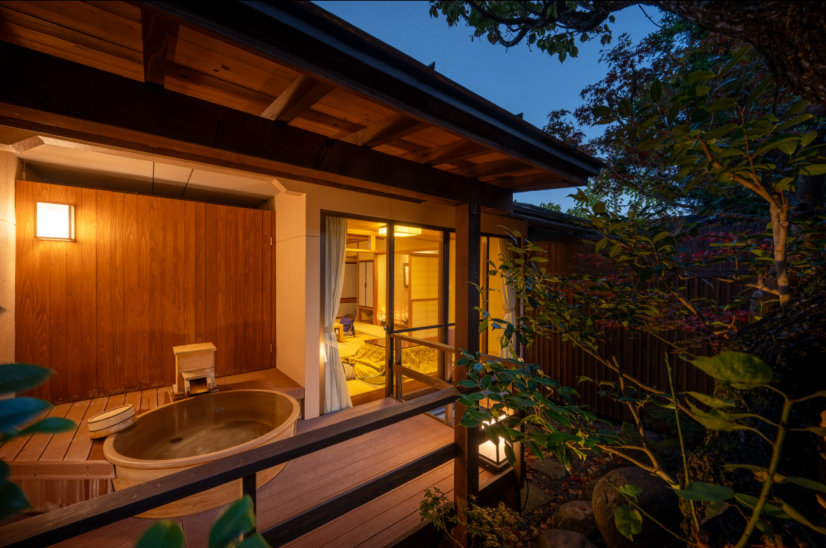 【紺青・杜若】源泉かけ流し露天風呂・ダイニング付き和洋室（禁煙）