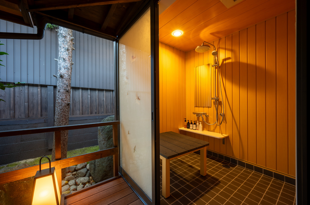 【紺青・杜若】源泉かけ流し露天風呂・ダイニング付き和洋室（禁煙）