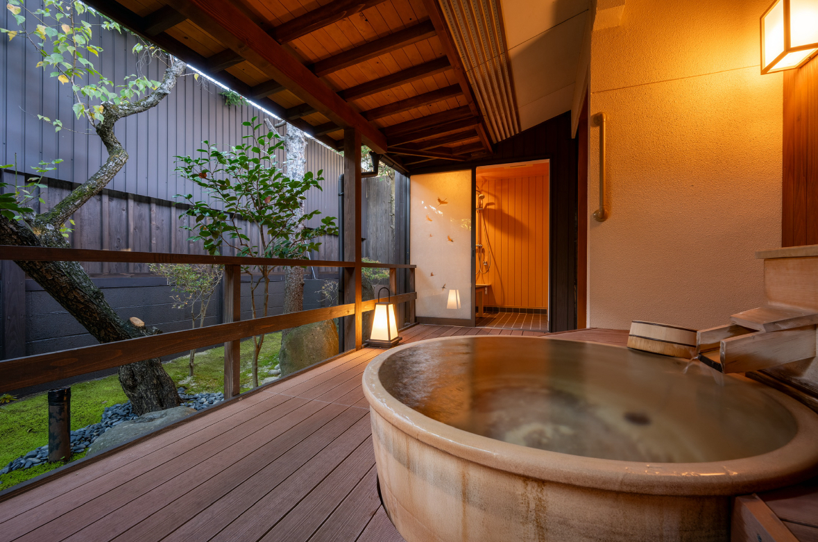 【紺青・杜若】源泉かけ流し露天風呂・ダイニング付き和洋室（禁煙）