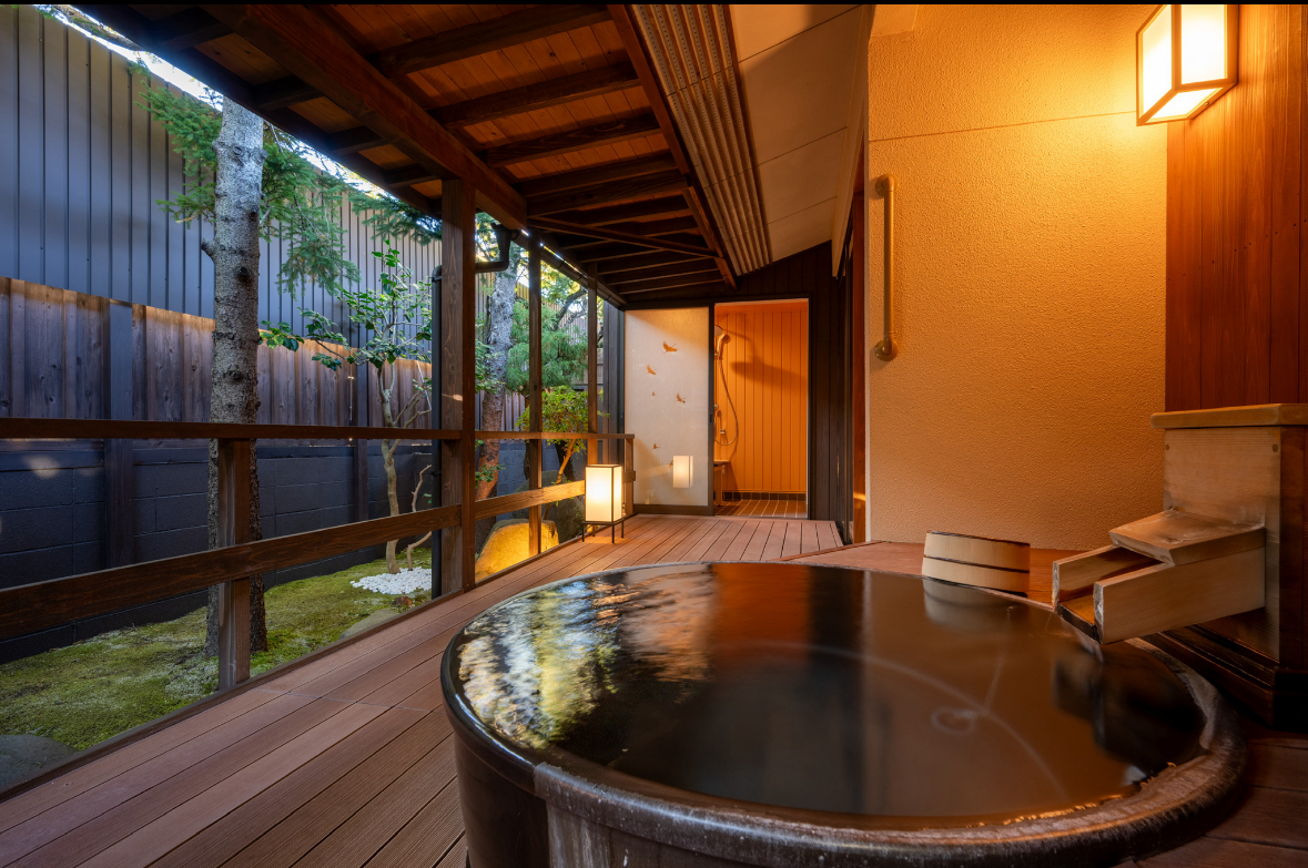 【紺青・杜若】源泉かけ流し露天風呂・ダイニング付き和洋室（禁煙）