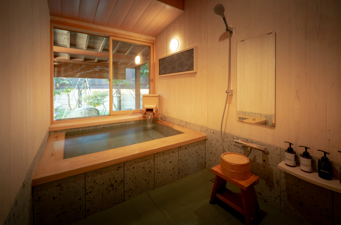 【太陽】源泉かけ流し半露天風呂・ダイニング付き和洋室(禁煙)